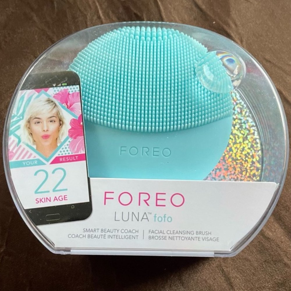 Foreo Luna fofo Facial Cleansing Device